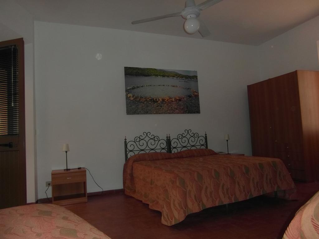 Hotel Villa Nettuno Marina di Campo Ruang foto