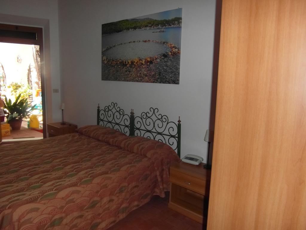 Hotel Villa Nettuno Marina di Campo Ruang foto